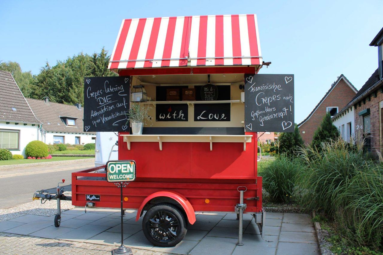 Der Foodtruck von M&M Culinaria im Einsatz als Crepestand in Kaltenkirchen
